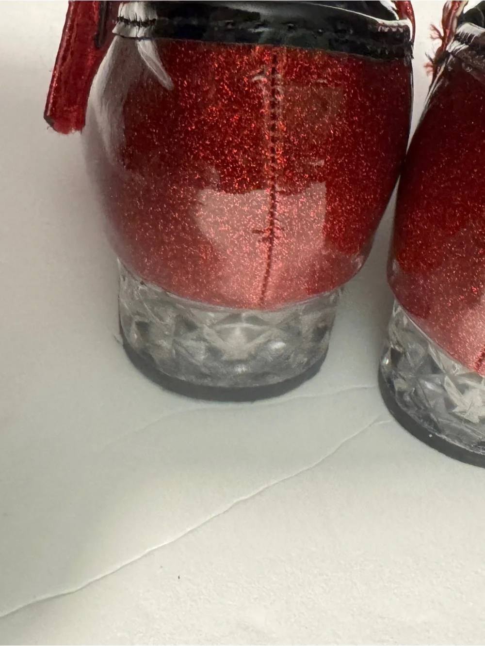 Cynthia Rowley Light-up shoes; . Red Glitter size 8